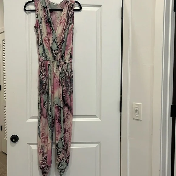 Snake print jumpsuit pastel (like Veronica M) size medium - Picture 1 of 4